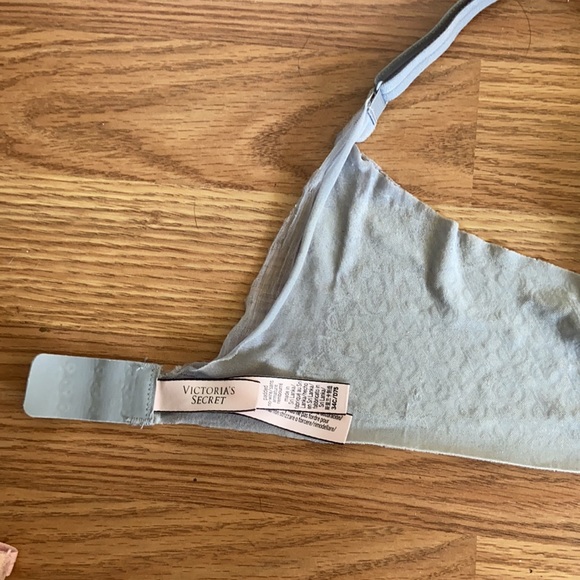 Victoria's Secret light blue/grey lightly lined bra with mesh straps - Picture 6 of 6